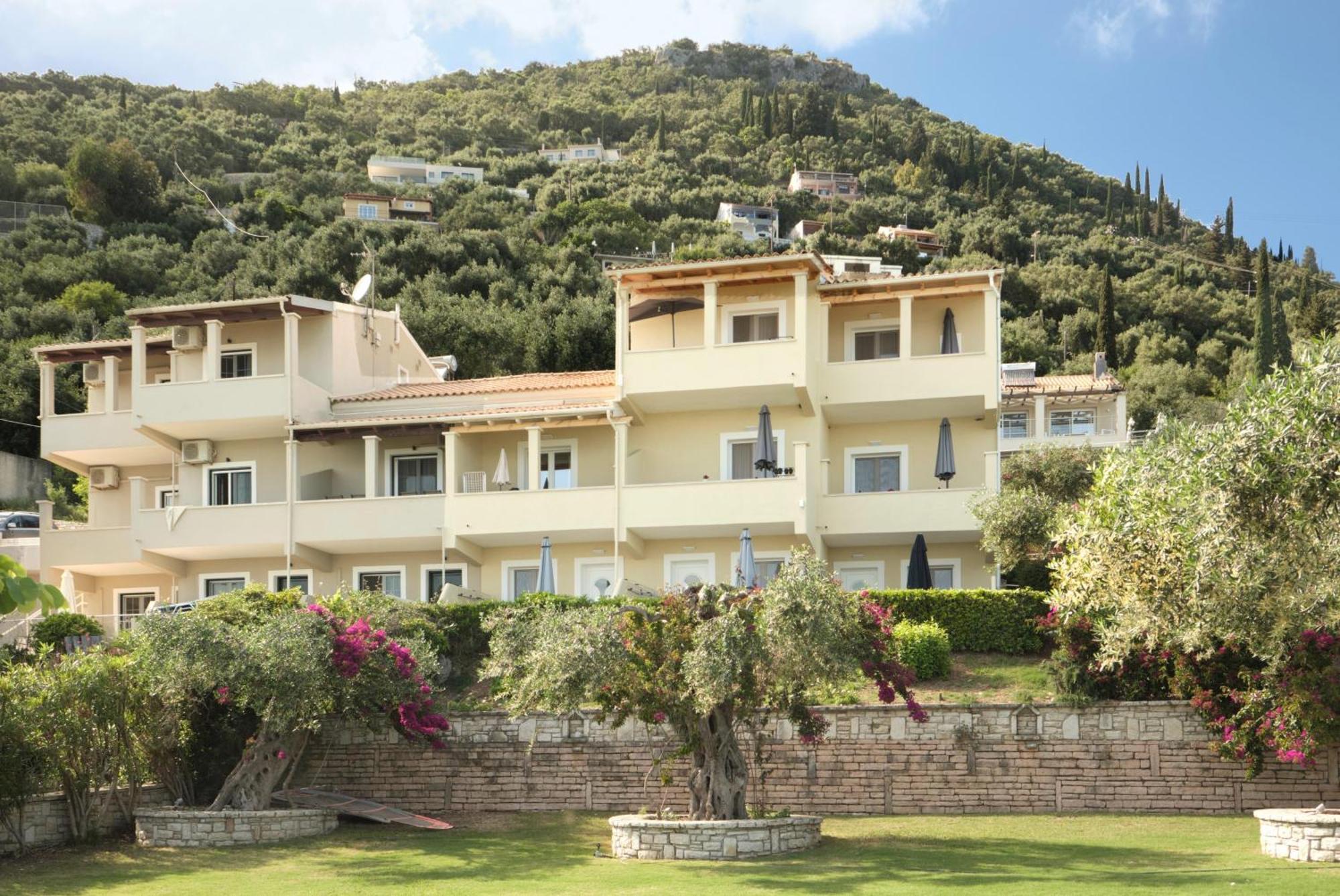 Krouzeri Aparthotel *